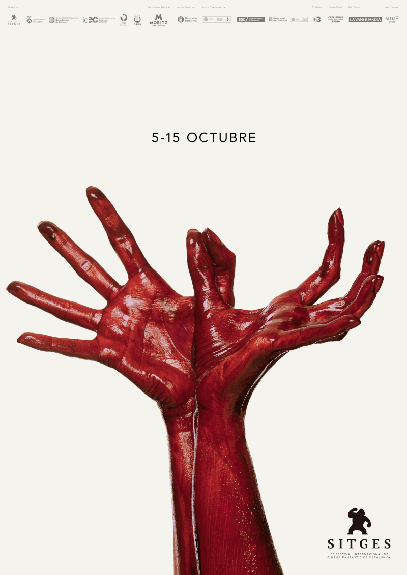 Un cotxe abandonat al desert que recorda la pel·lícula Mad Max