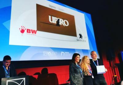 Fotografia del lliurament de premi a la pel·lícula Upiro